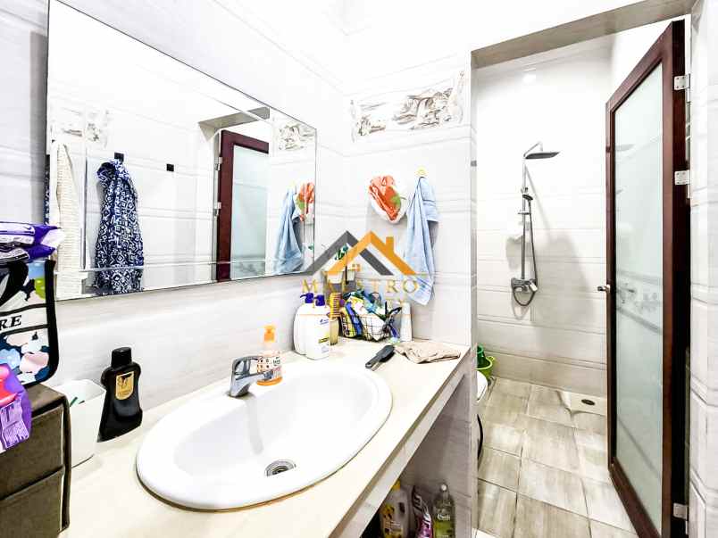 dijual villa komplek cemara asri jalan