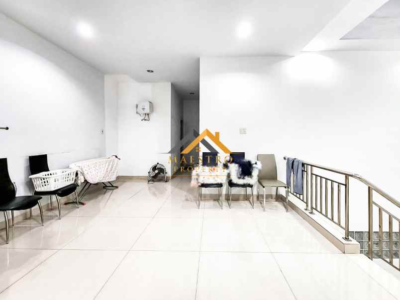 dijual villa komplek cemara asri jalan