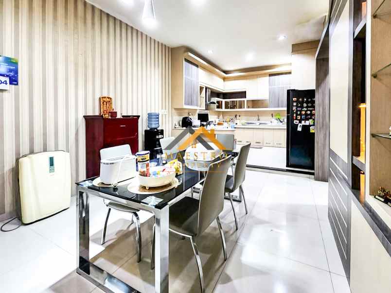 dijual villa komplek cemara asri jalan