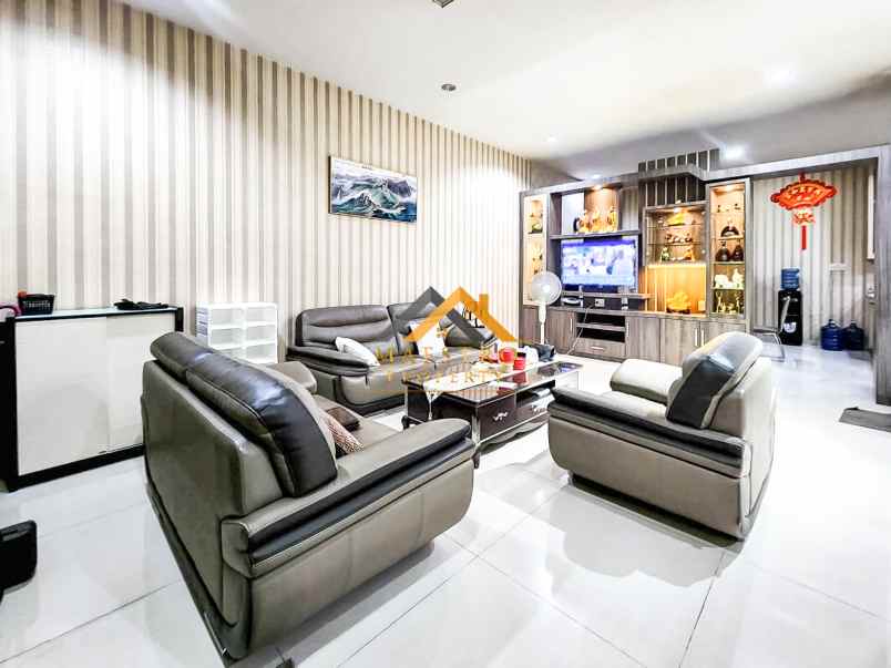 dijual villa komplek cemara asri jalan