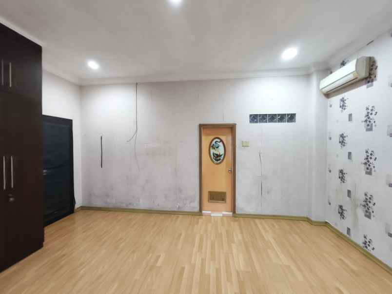 dijual villa komplek cemara asri jalan rambutan