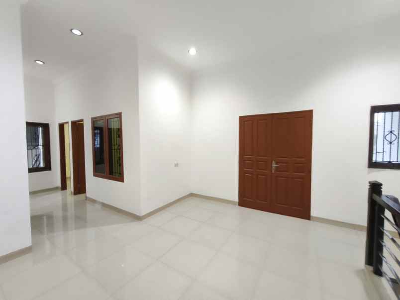 dijual villa komplek cemara asri jalan rambutan