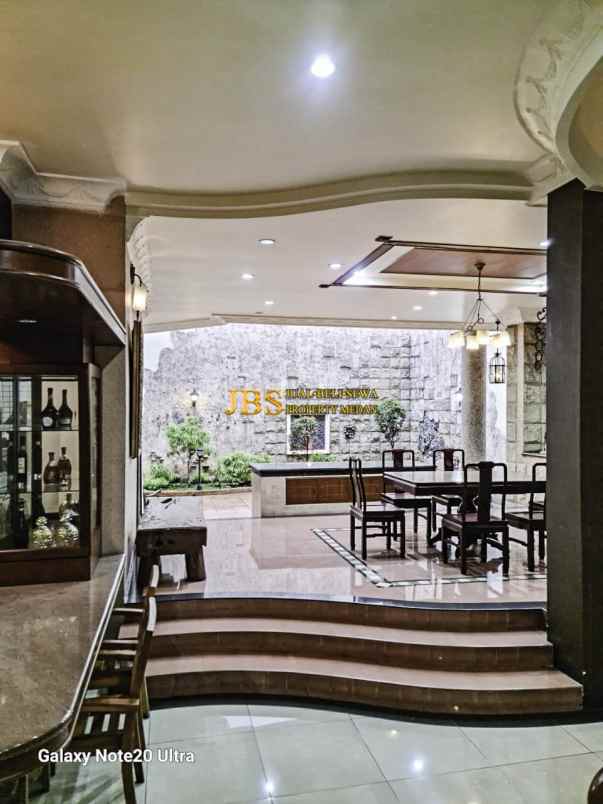 dijual villa komplek griya riatur jalan