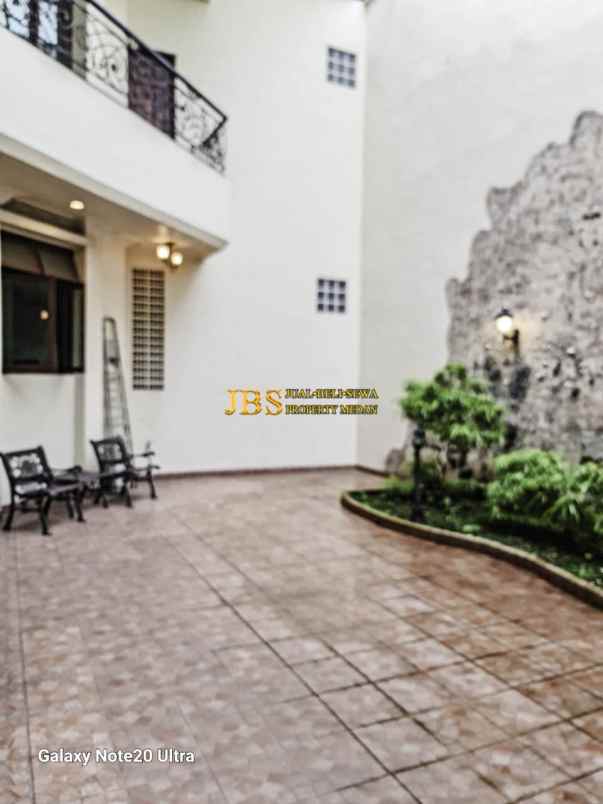 dijual villa komplek griya riatur jalan
