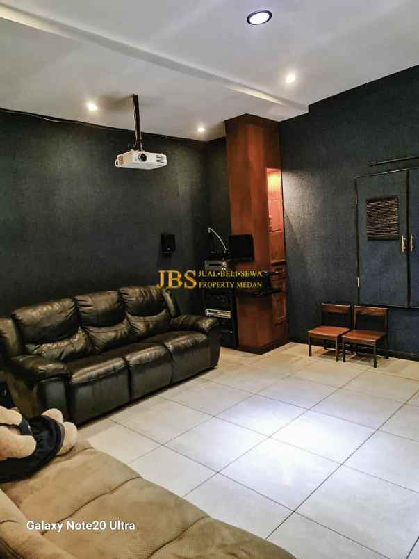 dijual villa komplek griya riatur jalan