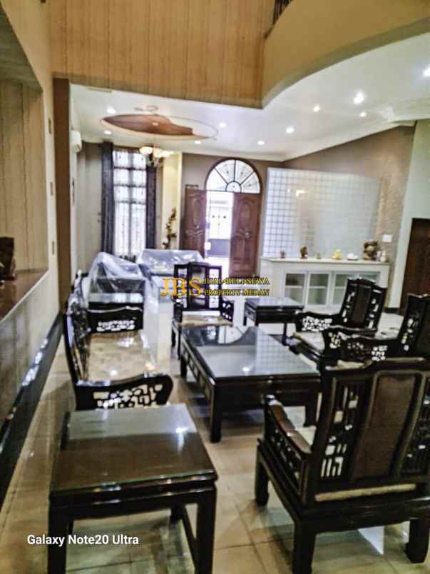 dijual villa komplek griya riatur jalan