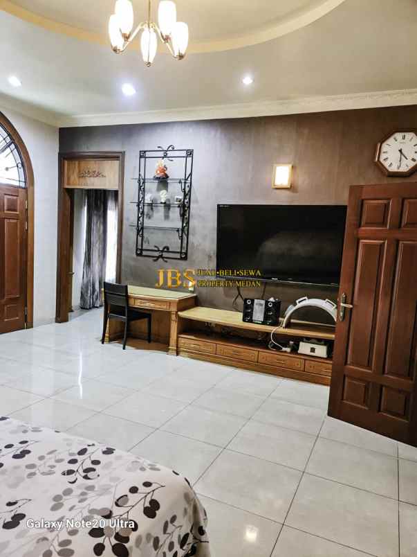 dijual villa komplek griya riatur jalan