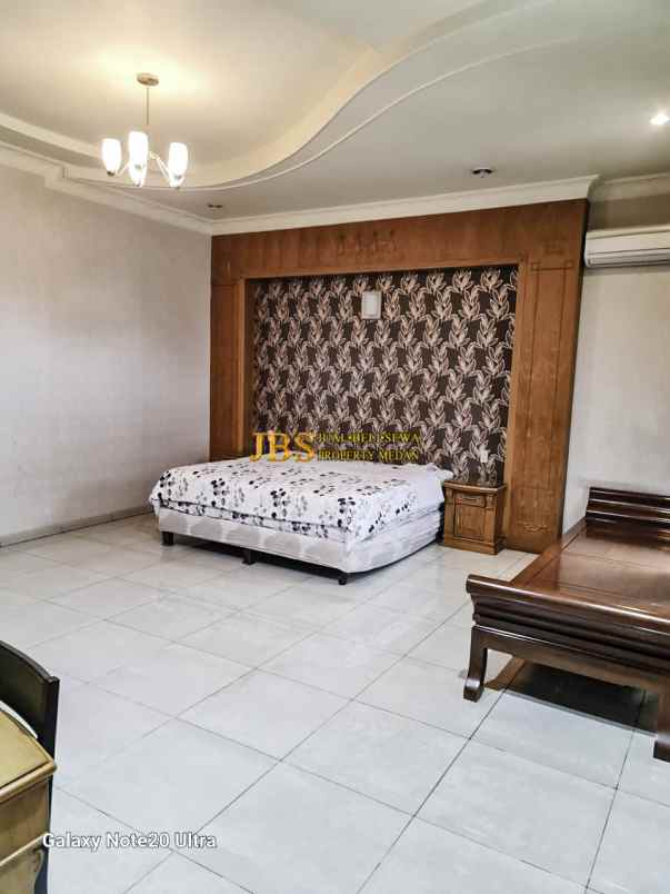 dijual villa komplek griya riatur jalan