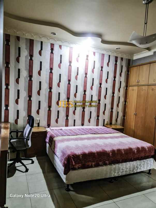 dijual villa komplek griya riatur jalan