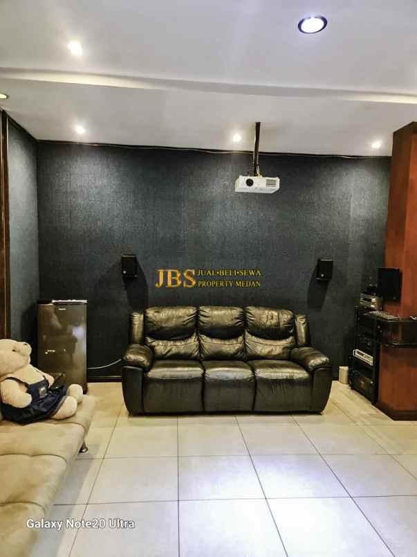 dijual villa komplek griya riatur jalan