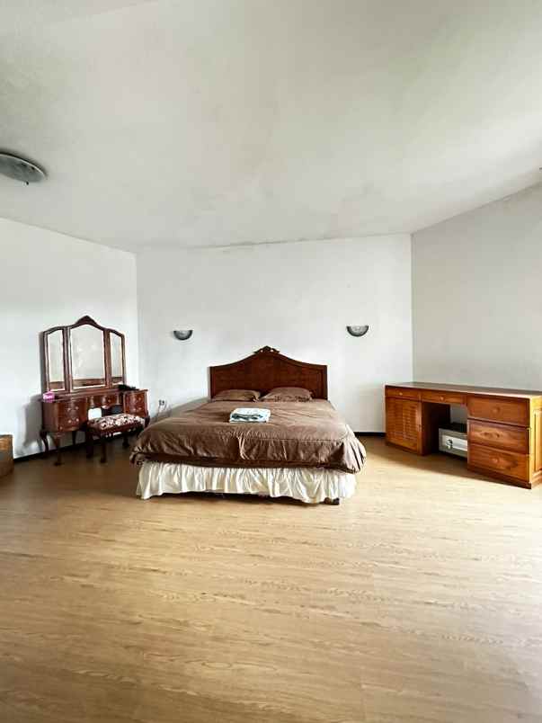 dijual villa mewah di klub bunga batu