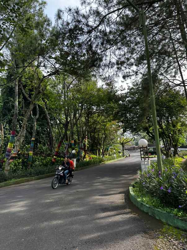 dijual villa mewah di klub bunga batu