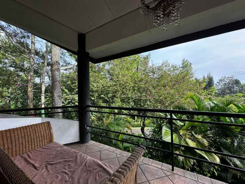 dijual villa mewah di klub bunga batu