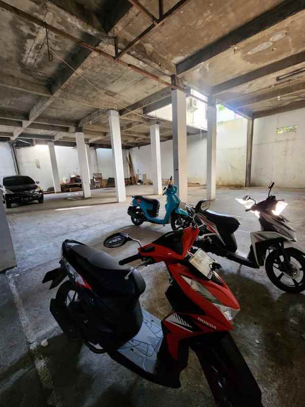 dijuwal kost aktif 3 lt dekat muladi dome