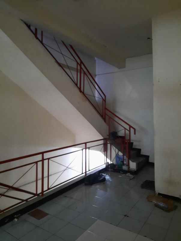 disewakan ruko 3 lantai kalimas baru