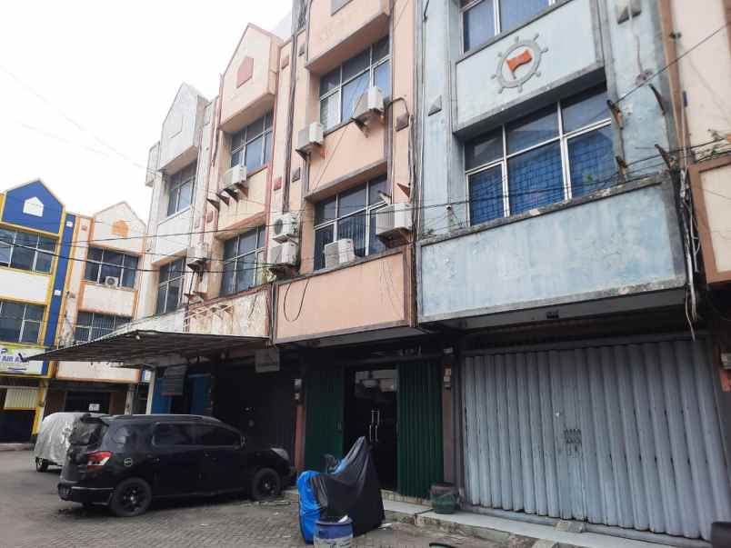 disewakan ruko 3 lantai kalimas baru