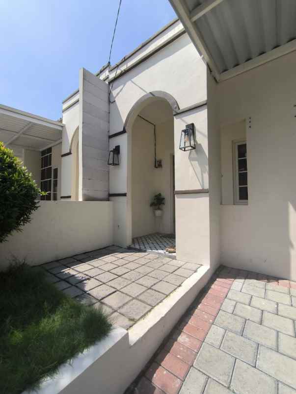 disewakan rumah baru gress royal emran kedamean gresik