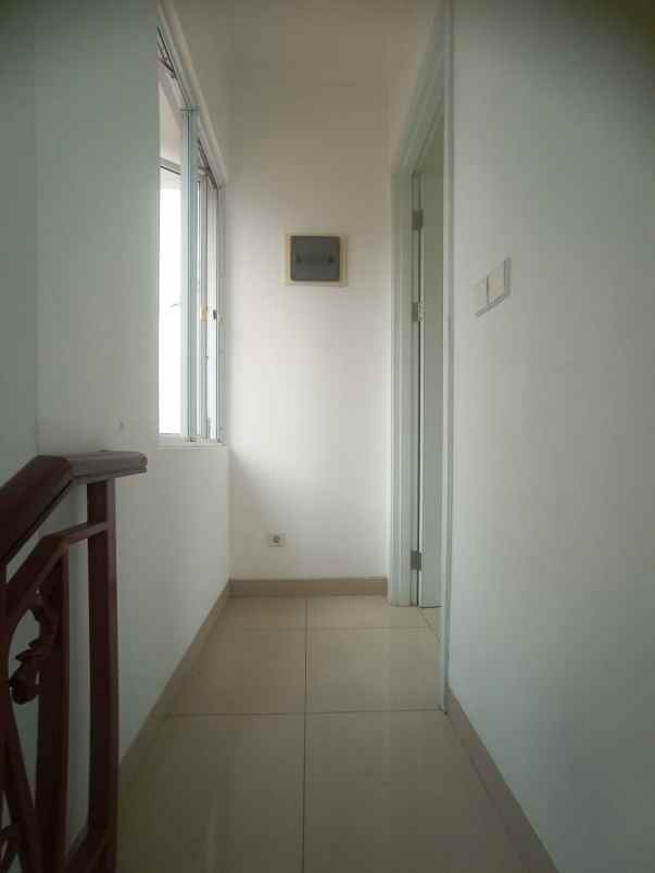 disewakan rumah cluster la seine jakarta