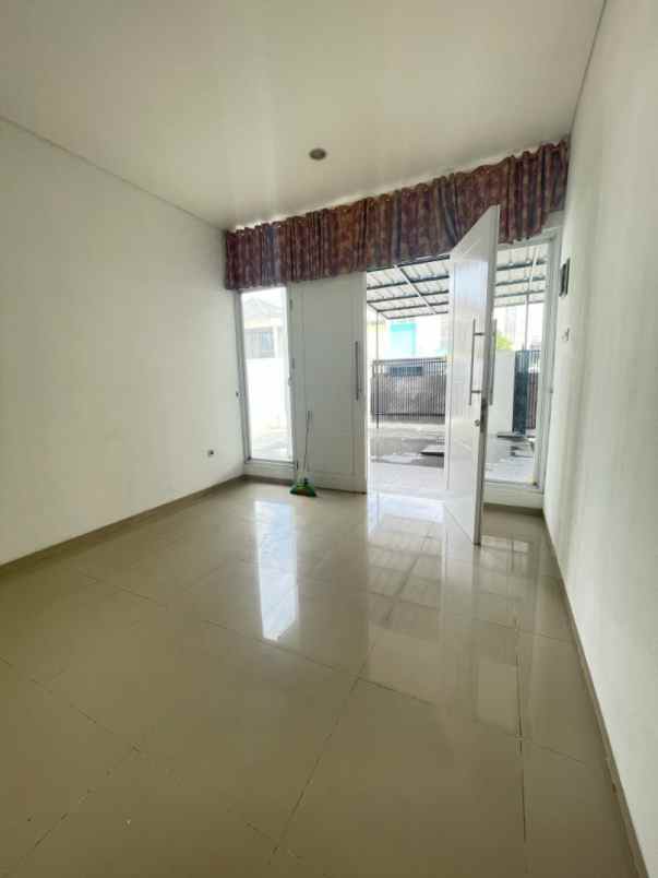 disewakan rumah cluster regina metland