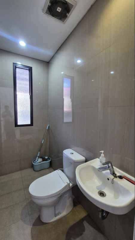 disewakan rumah darmo harapan indah