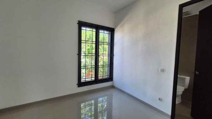 disewakan rumah darmo harapan indah