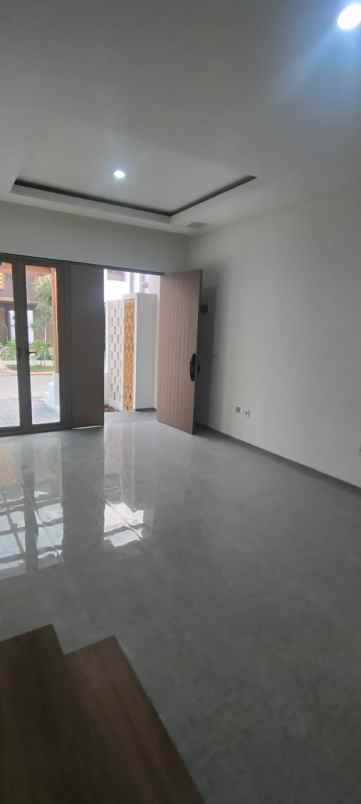 disewakan rumah karang tengah