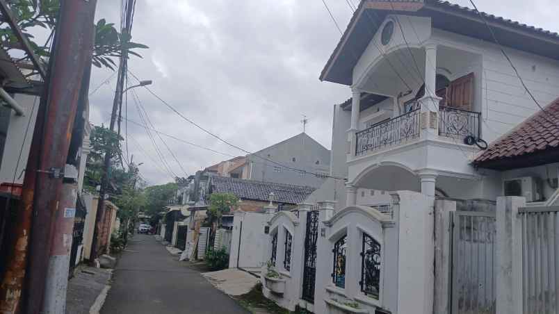 disewakan rumah kebayoran baru petogogan