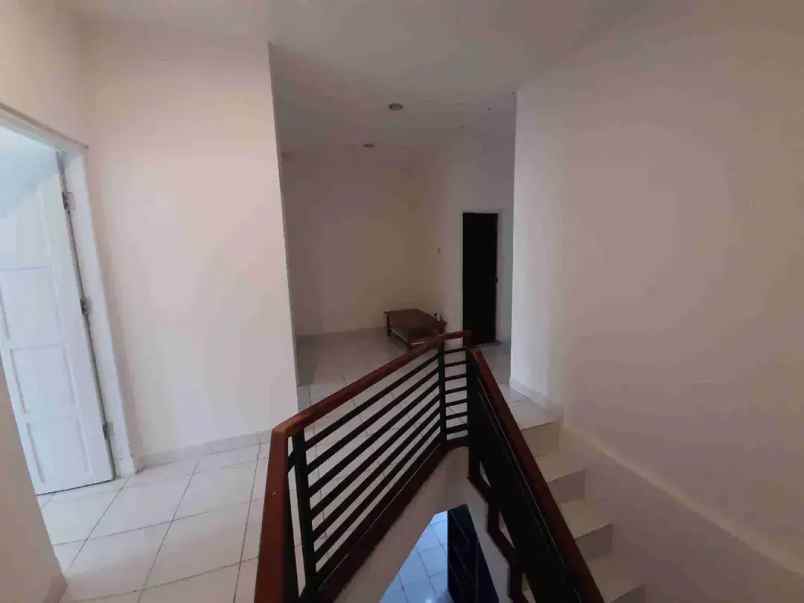 disewakan rumah komplek mpr