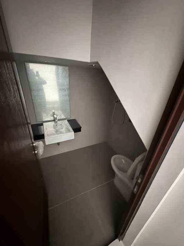 disewakan rumah kuningan village pik2