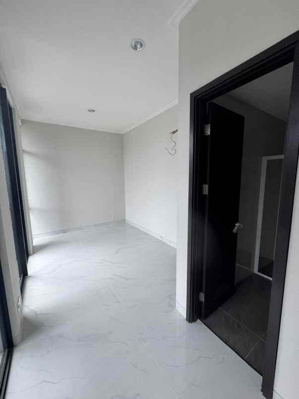 disewakan rumah kuningan village pik2