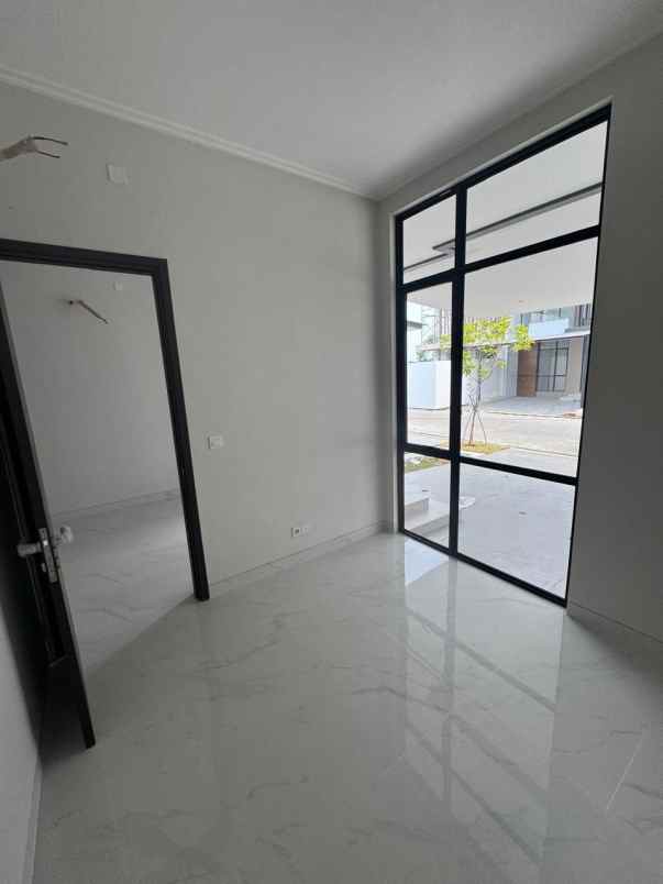 disewakan rumah kuningan village pik2