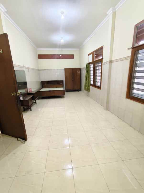 disewakan rumah simokerto