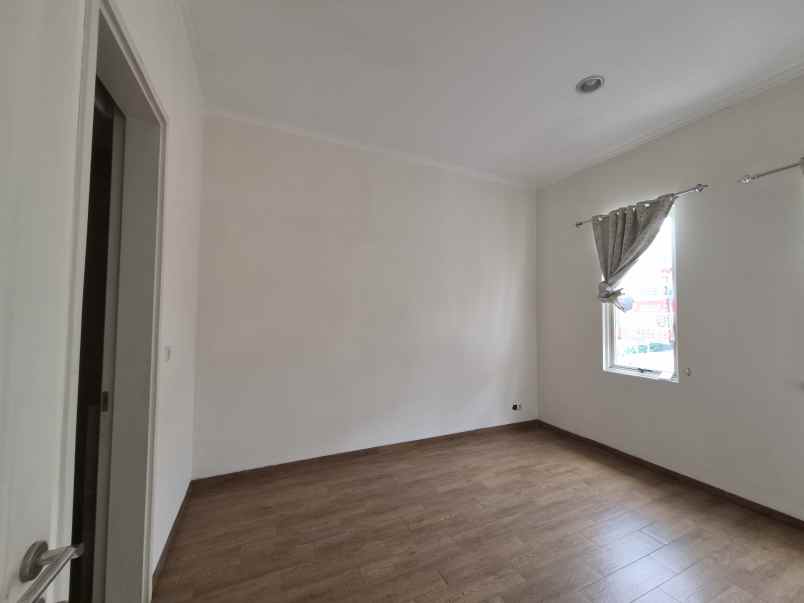 disewakan rumah suvarna sutera tangerang