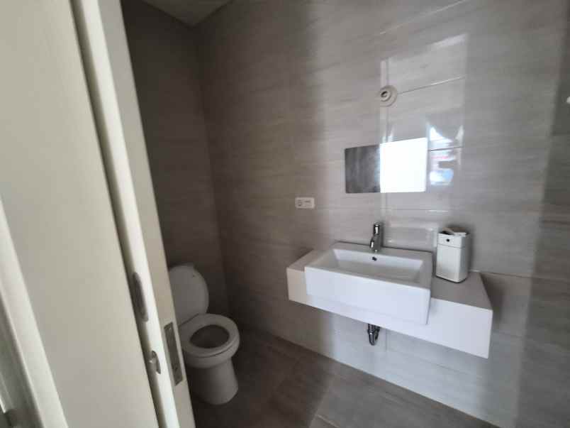 disewakan rumah suvarna sutera tangerang