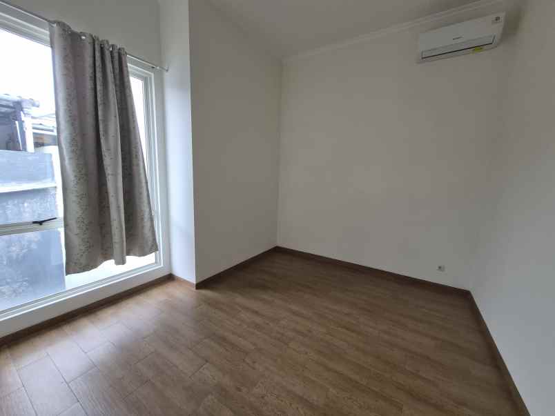 disewakan rumah suvarna sutera tangerang