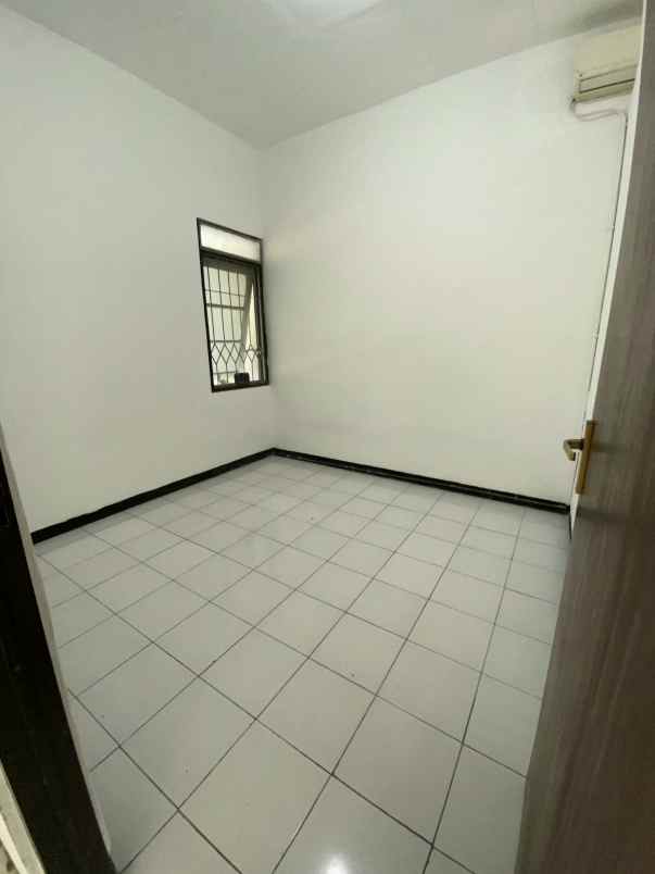 disewakan rumah wiguna tengah
