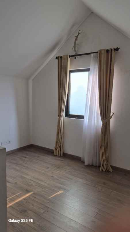 disewakan rumah wisteria metland menteng