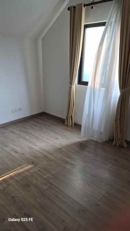 disewakan rumah wisteria metland menteng