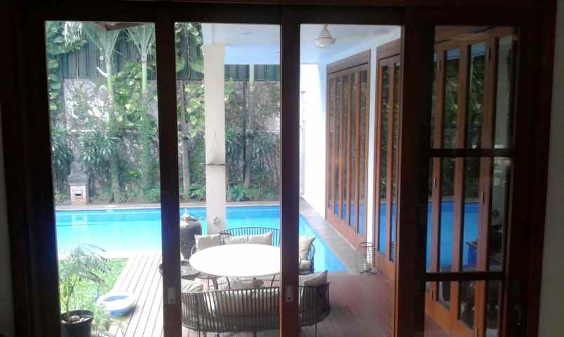 for rent tropical house inside compound at kemang