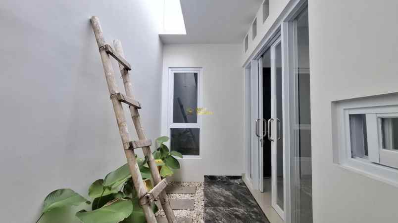 hunian muat 2 mobil lokasi di jakal sleman