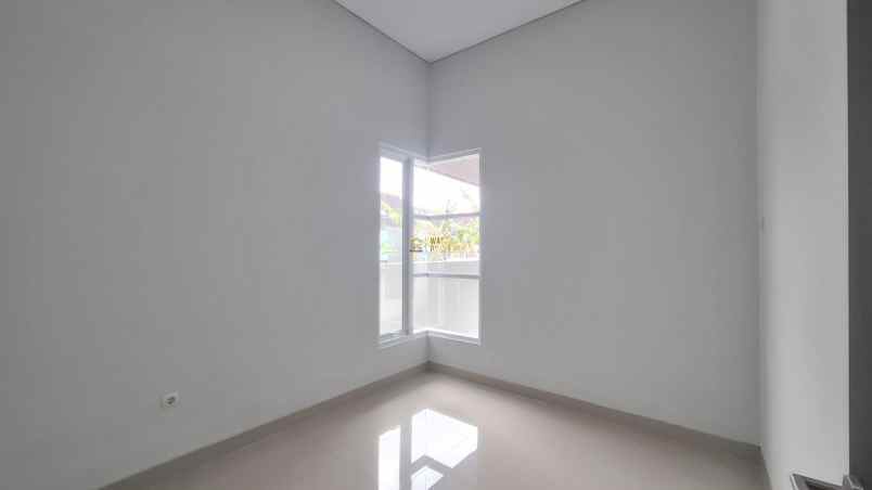 hunian muat 2 mobil lokasi di jakal sleman