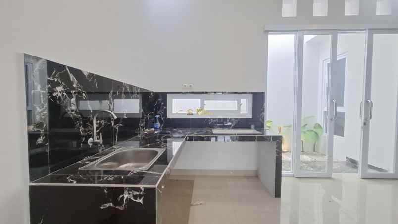 hunian muat 2 mobil lokasi di jakal sleman