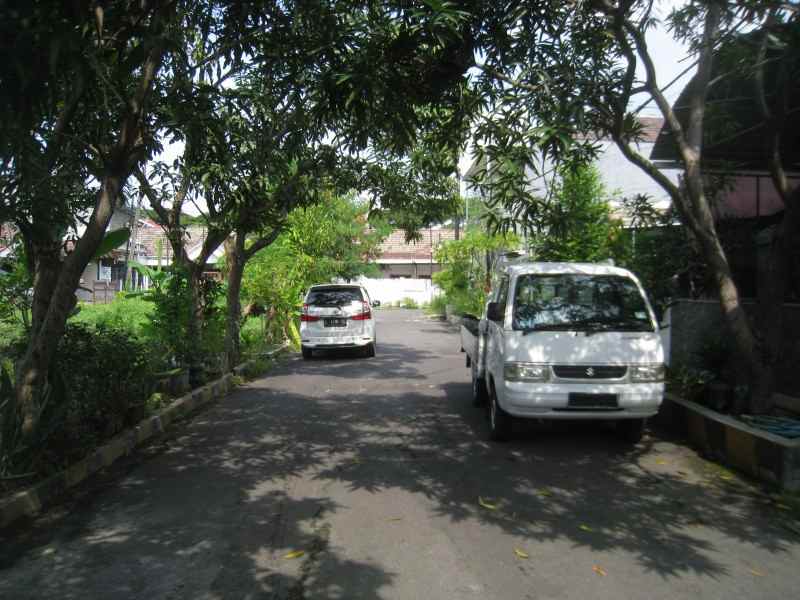 jual rumah depan taman di babatan mukti surabaya