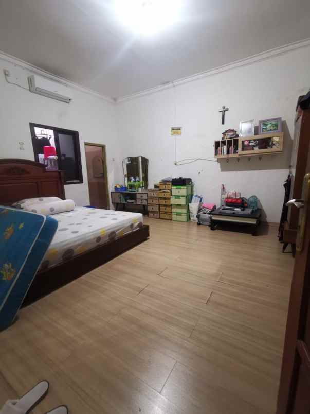 jual rumah depan taman di babatan mukti surabaya