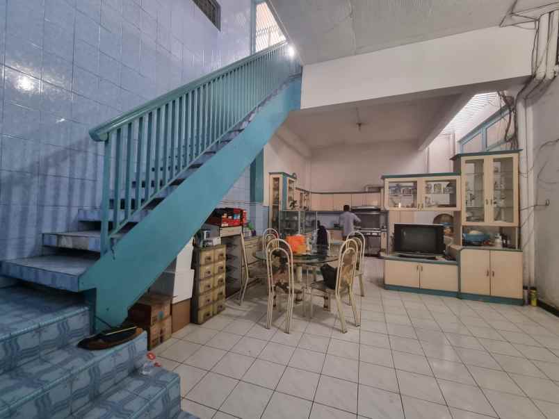 jual rumah exs salon di peklipan kota cirebon