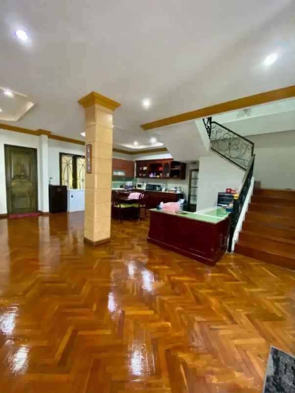 jual rumah mewah pondok indah bangunan 3 lantai