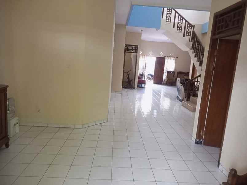 jual rumah tinggal 2 lantai di pondok pucung