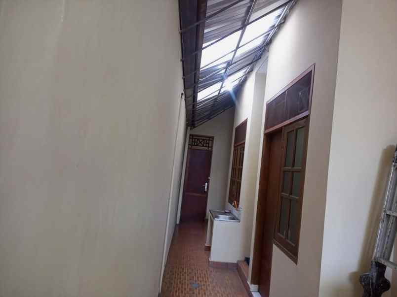 jual rumah tinggal 2 lantai di pondok pucung