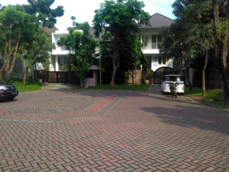 jual sewa rumah graha famili blok b sangat terawat