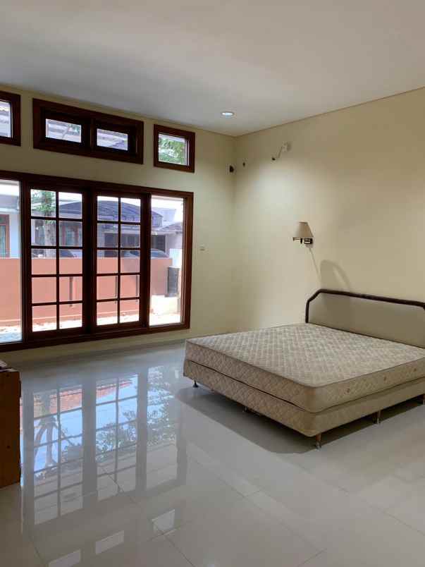 jual sewa rumah graha famili blok b sangat terawat